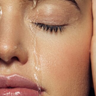 5 idées reçues sur les injections d’acide hyaluronique : démêlons le vrai du faux.
